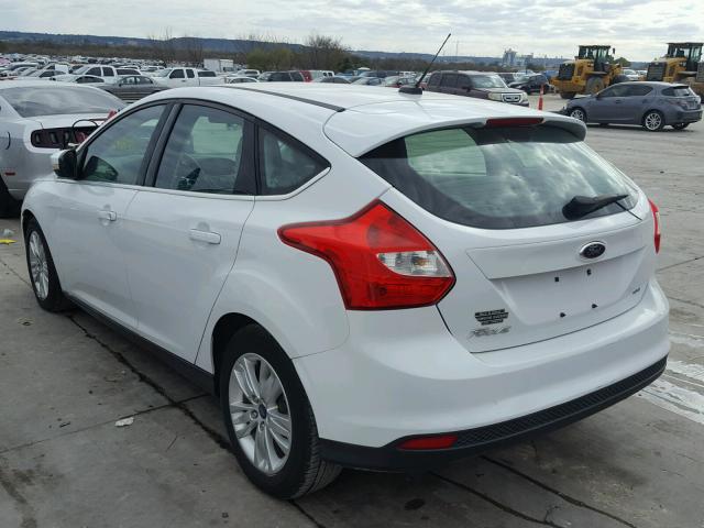 1FAHP3M2XCL120750 - 2012 FORD FOCUS SEL WHITE photo 3