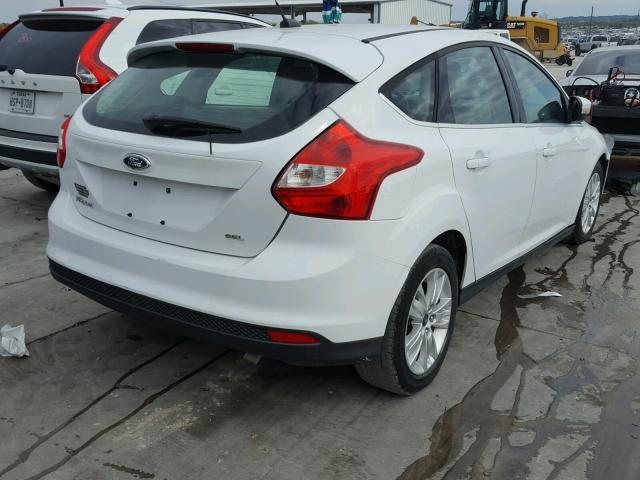 1FAHP3M2XCL120750 - 2012 FORD FOCUS SEL WHITE photo 4