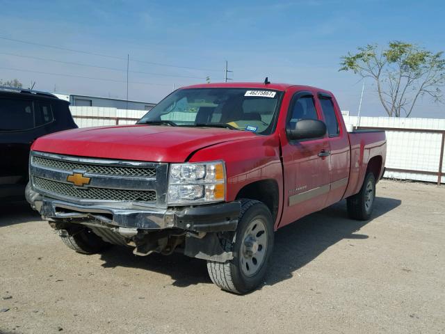 1GCRCREA8DZ384213 - 2013 CHEVROLET SILVERADO RED photo 2