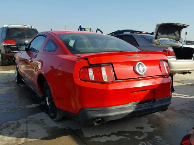 1ZVBP8AM0C5228590 - 2012 FORD MUSTANG RED photo 3