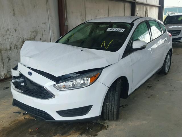 1FADP3K20HL279043 - 2017 FORD FOCUS SE WHITE photo 2