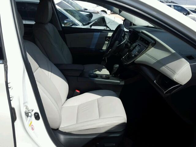 4T1BK1EB0HU261714 - 2017 TOYOTA AVALON XLE WHITE photo 5