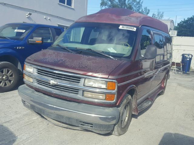 1GBFG15M7T1023916 - 1996 CHEVROLET G10 RED photo 2