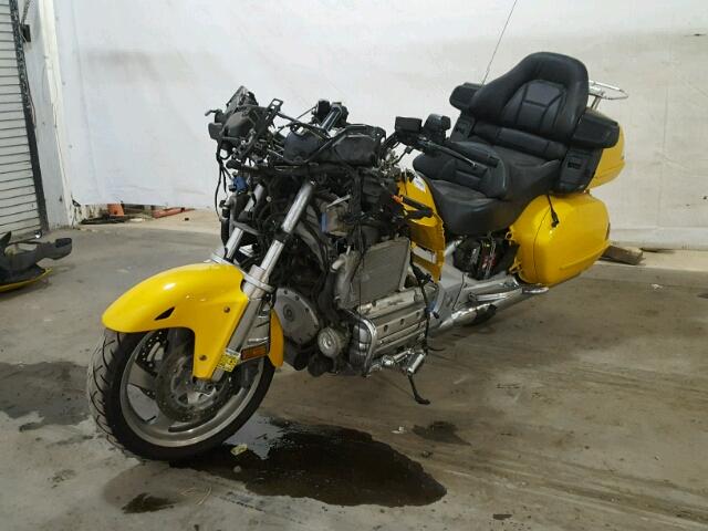 1HFSC47G79A800673 - 2009 HONDA GL1800 YELLOW photo 2