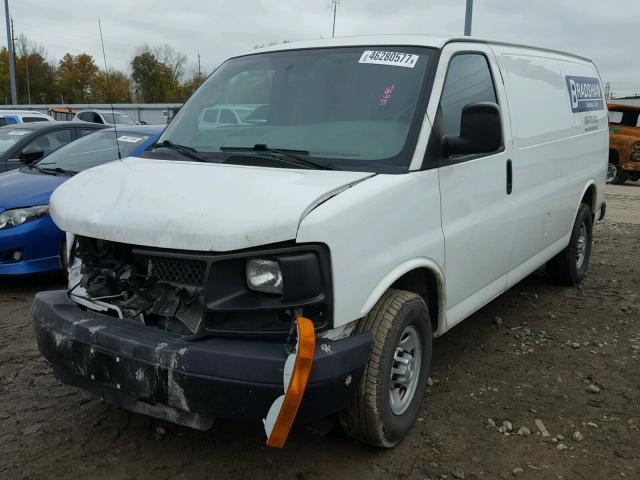 1GCWGFCA4E1199679 - 2014 CHEVROLET EXPRESS G2 WHITE photo 2