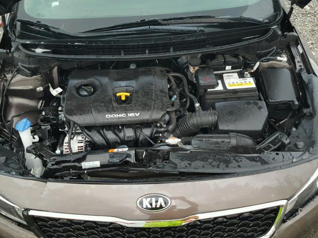 3KPFK4A72HE139251 - 2017 KIA FORTE LX BLACK photo 7