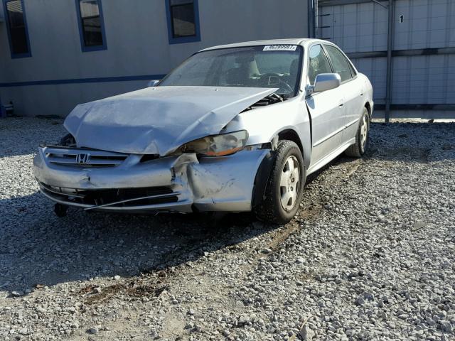 1HGCG16541A017611 - 2001 HONDA ACCORD EX SILVER photo 2