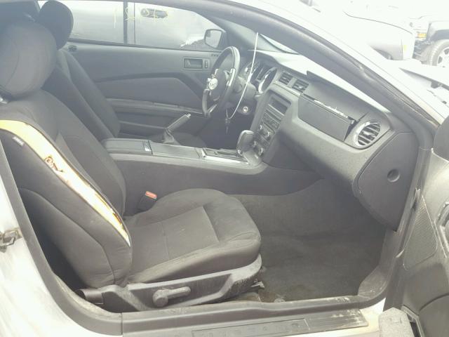 1ZVBP8AM9E5303824 - 2014 FORD MUSTANG SILVER photo 5