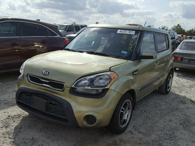 KNDJT2A59D7565037 - 2013 KIA SOUL GREEN photo 2