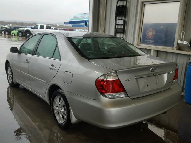 4T1BF32K75U598395 - 2005 TOYOTA CAMRY GRAY photo 3