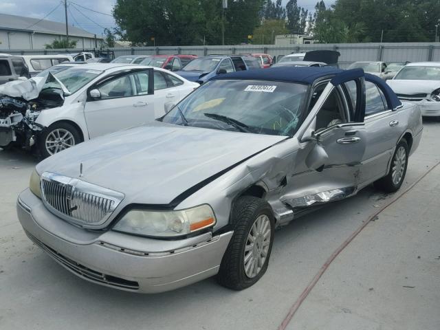 1LNHM81W95Y653097 - 2005 LINCOLN TOWN CAR S SILVER photo 2