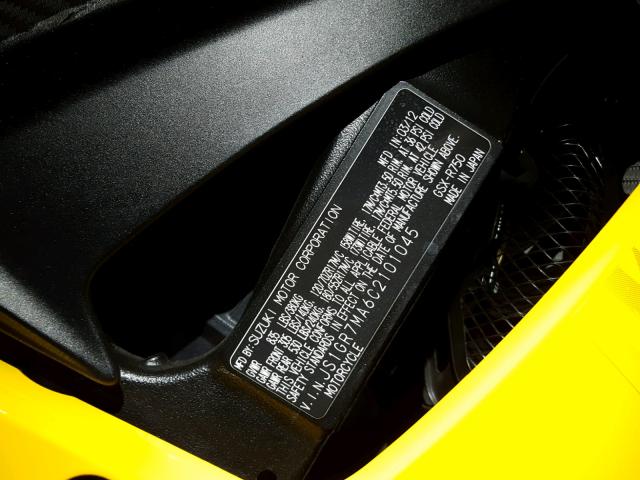 JS1GR7MA6C2101045 - 2012 SUZUKI GSX750 YELLOW photo 10