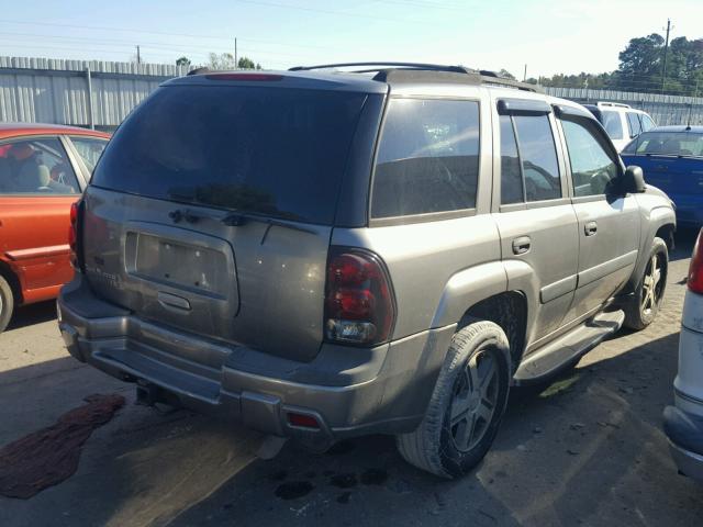 1GNDT13S752291515 - 2005 CHEVROLET TRAILBLAZE SILVER photo 4