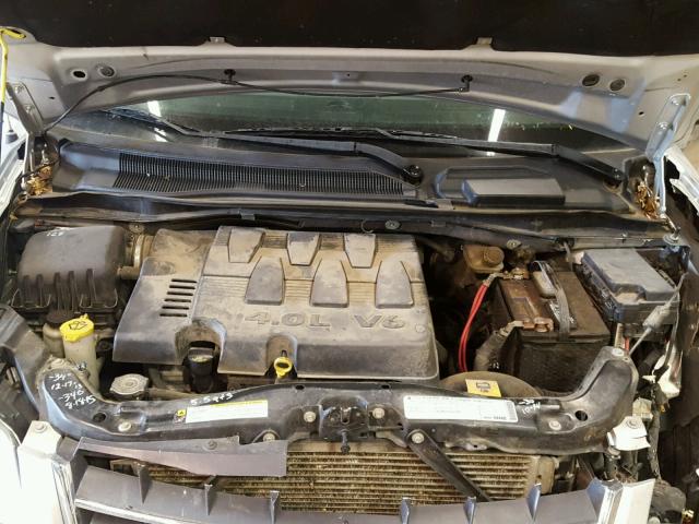 2A4RR5DX2AR254134 - 2010 CHRYSLER TOWN & COU SILVER photo 7