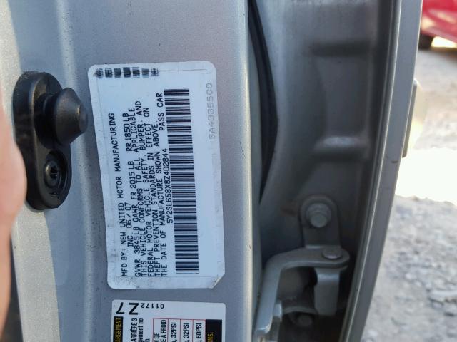 5Y2SL658X8Z402844 - 2008 PONTIAC VIBE SILVER photo 10