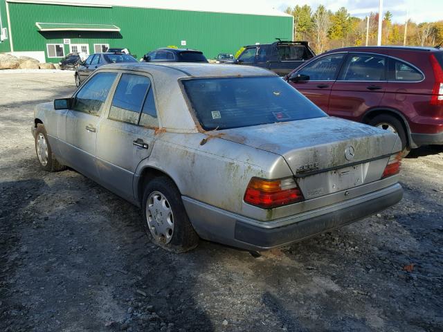 WDBEA34E7NB772600 - 1992 MERCEDES-BENZ 400 E SILVER photo 3