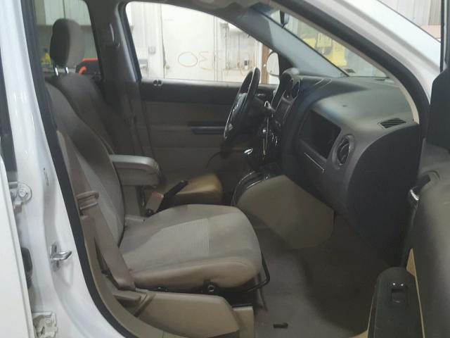 1J4NF1FBXBD163795 - 2011 JEEP COMPASS SP თეთრი ფოტო 5