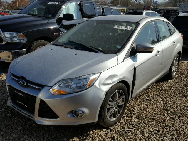 1FAHP3H20CL372176 - 2012 FORD FOCUS SEL SILVER photo 2