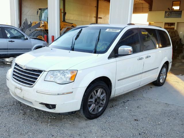 2A8HR64X38R688282 - 2008 CHRYSLER TOWN & COU WHITE photo 2