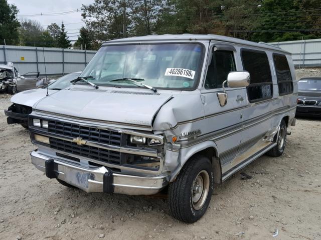 1GBEG25K6PF338456 - 1993 CHEVROLET G20 GRAY photo 2