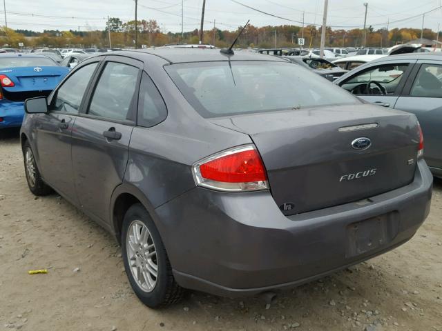 1FAHP3FN8AW266079 - 2010 FORD FOCUS SE GRAY photo 3