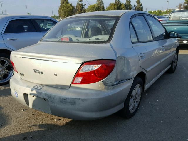 KNADC123726140582 - 2002 KIA RIO GRAY photo 4