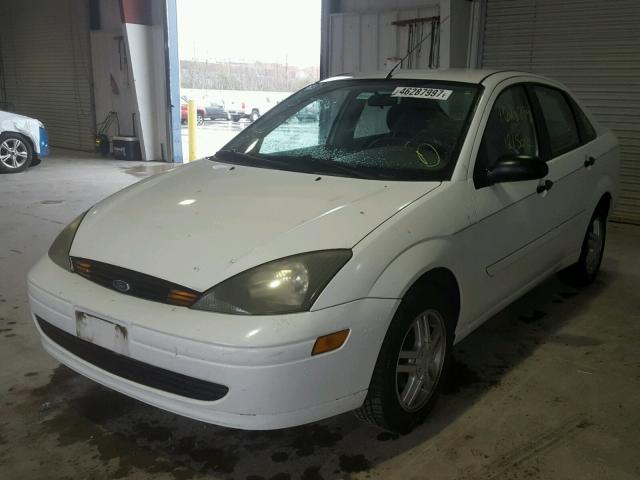 1FAFP34Z74W139521 - 2004 FORD FOCUS SE C WHITE photo 2