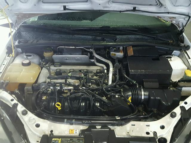 1FAFP34Z74W139521 - 2004 FORD FOCUS SE C WHITE photo 7