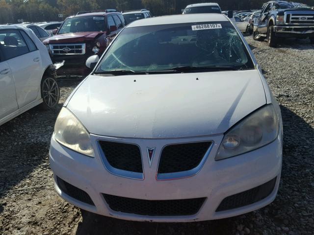 1G2ZA5E02A4150930 - 2010 PONTIAC G6 WHITE photo 9