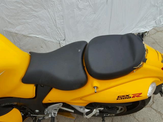 JS1GX72BXD2101844 - 2013 SUZUKI GSX1300 RA YELLOW photo 6