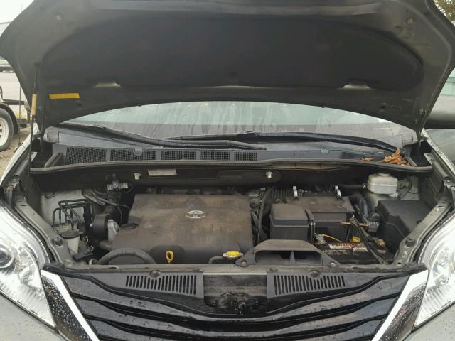 5TDKK3DC7BS101402 - 2011 TOYOTA SIENNA LE GRAY photo 7