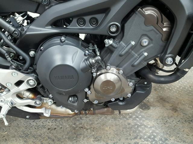 JYARN53E7HA000172 - 2017 YAMAHA FZ09 SILVER photo 5