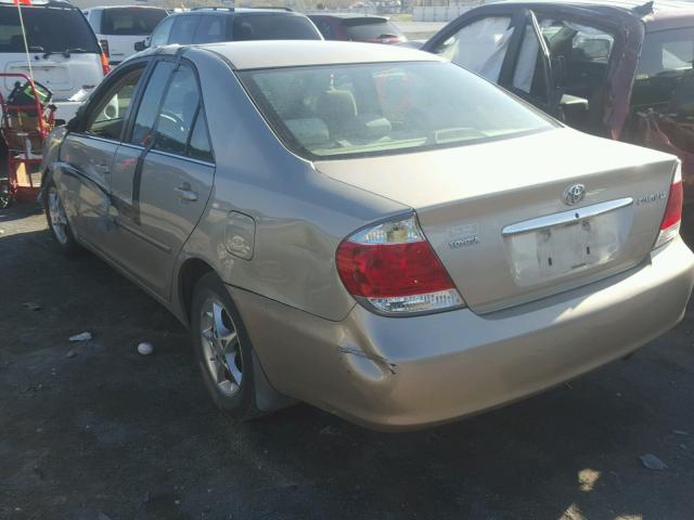 4T1BE32K85U561021 - 2005 TOYOTA CAMRY TAN photo 3