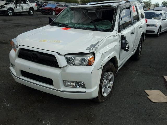 JTEZU5JR9C5045544 - 2012 TOYOTA 4RUNNER SR WHITE photo 2