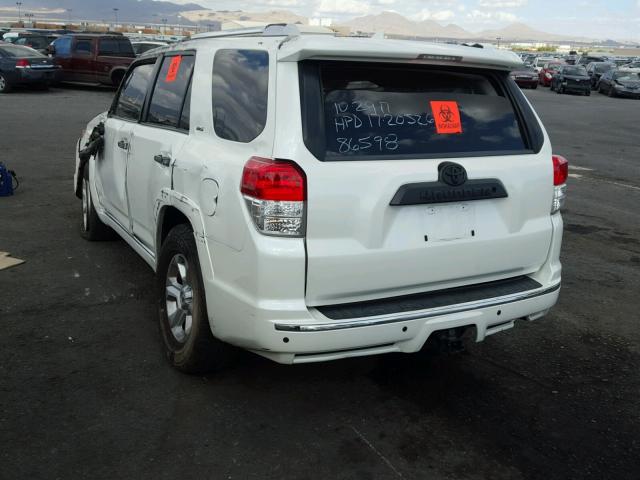 JTEZU5JR9C5045544 - 2012 TOYOTA 4RUNNER SR WHITE photo 3