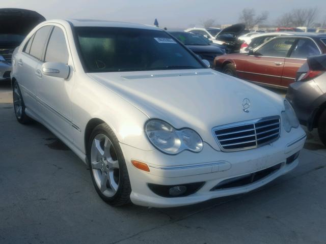 WDBRF52H97F891904 - 2007 MERCEDES-BENZ C WHITE photo 1