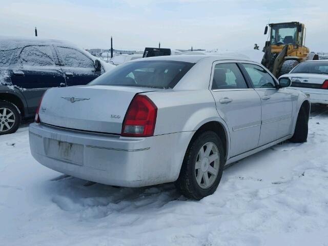 2C3JA53G65H143596 - 2005 CHRYSLER 300 TOURIN SILVER photo 4