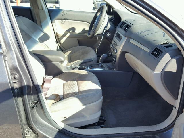 3FAHP0HAXAR252406 - 2010 FORD FUSION GRAY photo 5