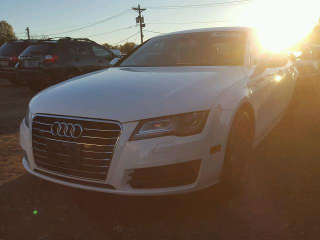 WAUSGAFC9CN001888 - 2012 AUDI A7 WHITE photo 2