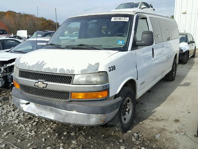 1GAHG39U041225730 - 2004 CHEVROLET EXPRESS G3 WHITE photo 2