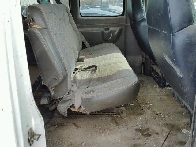 1GAHG39U041225730 - 2004 CHEVROLET EXPRESS G3 WHITE photo 6