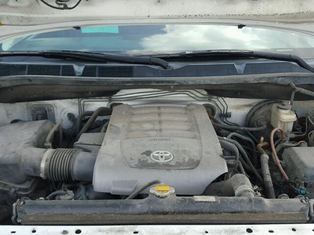 5TFDV54138X082036 - 2008 TOYOTA TUNDRA CRE WHITE photo 7