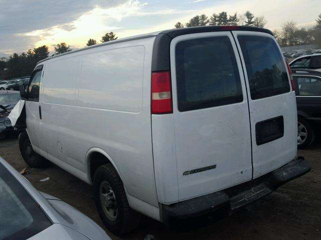 1GCGG25CX81127952 - 2008 CHEVROLET EXPRESS G2 WHITE photo 3