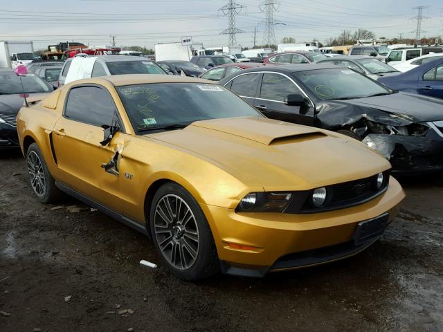 1ZVBP8CH5A5105848 - 2010 FORD MUSTANG GT GOLD photo 1