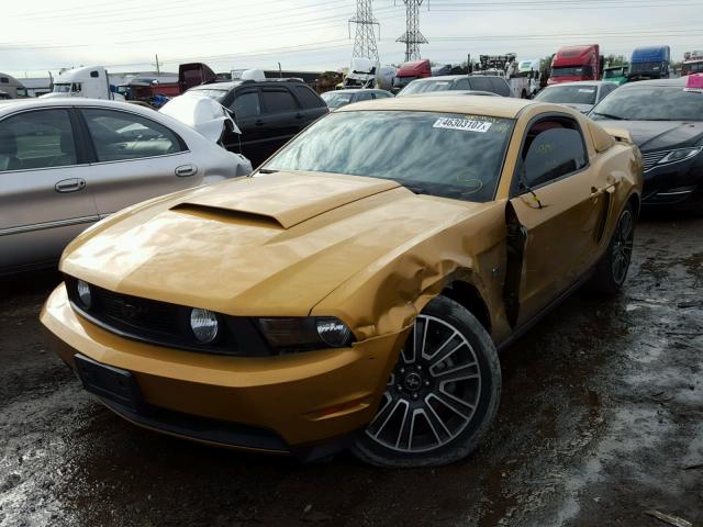 1ZVBP8CH5A5105848 - 2010 FORD MUSTANG GT GOLD photo 2