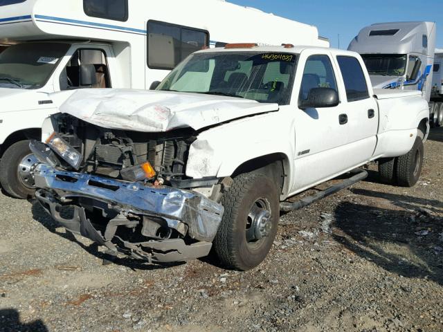 1GCJC33G54F107957 - 2004 CHEVROLET SILVERADO WHITE photo 2