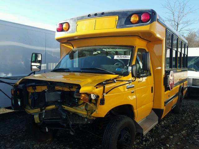 1FDEE4FL1FDA32985 - 2015 FORD ECONOLINE YELLOW photo 2