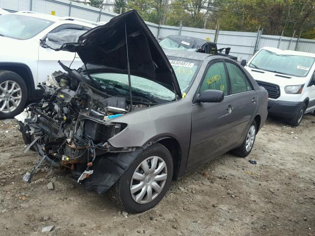 4T1BE32K35U614062 - 2005 TOYOTA CAMRY LE ნაცრისფერი ფოტო 2