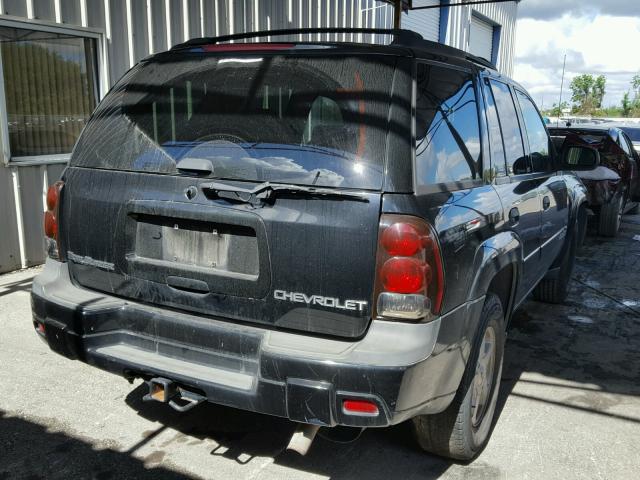 1GNDT13S322323677 - 2002 CHEVROLET TRAILBLAZE BLACK photo 4