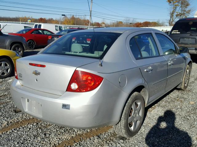 1G1AK52F557595657 - 2005 CHEVROLET COBALT SILVER photo 4